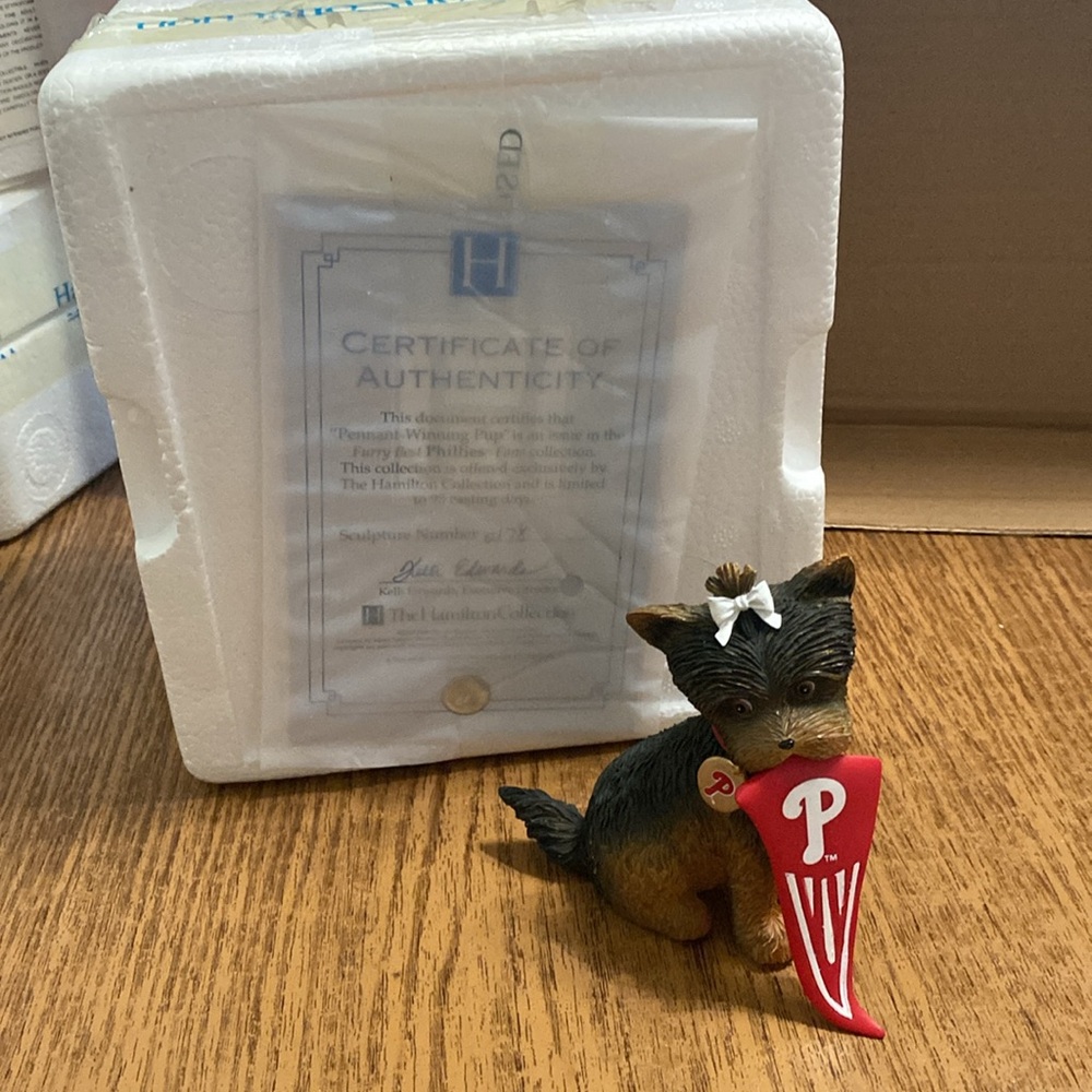“Pennant-Winning Pup” Furry Best Phillies Fan collection - Picture 2 of 8